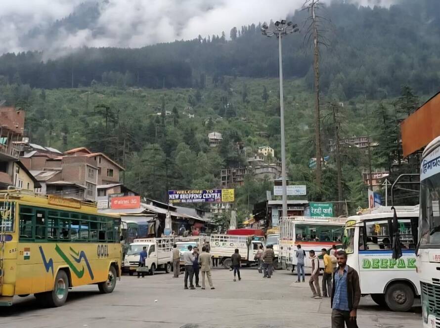 Local public bus in Manali – eco transportation option near GlampEco