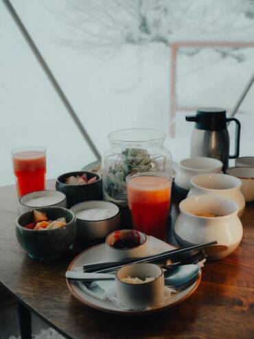 Fresh, organic food at the romantic GlampEco cafe in Manali