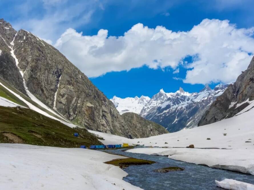 Hamta Pass hike – trekking in nature with GlampEco Manali