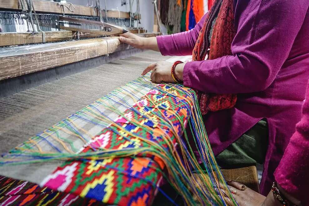 Kullu shawl - traditional Himachali souvenir from Manali near GlampEco