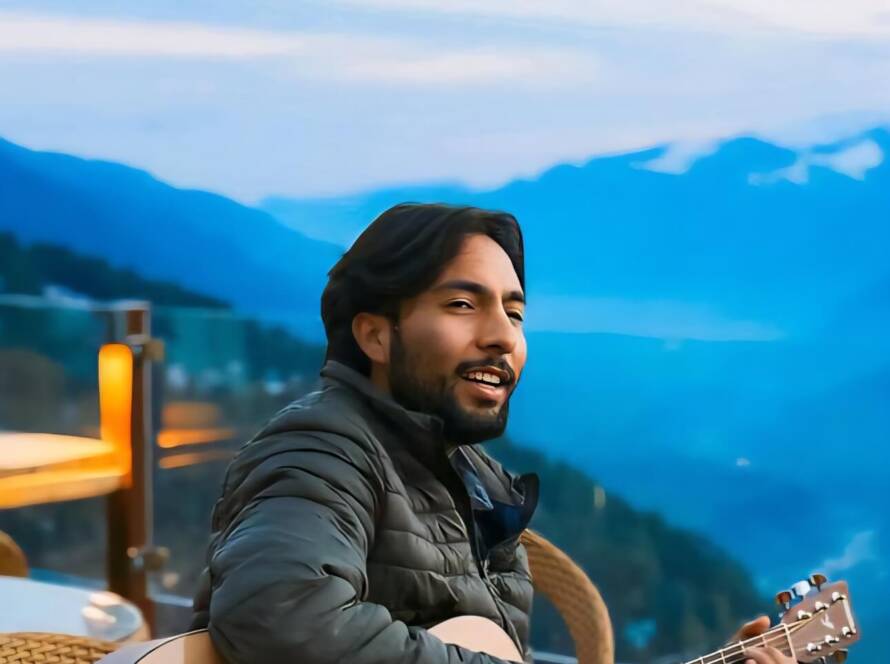 Live music and karaoke events at GlampEco cafe Manali