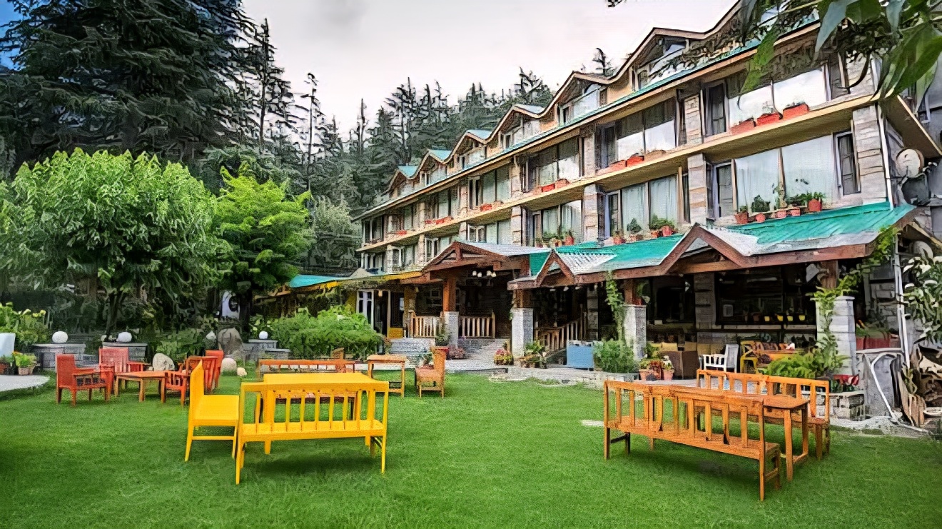 Organic restaurant Johnson Lodge Manali - dining options near GlampEco