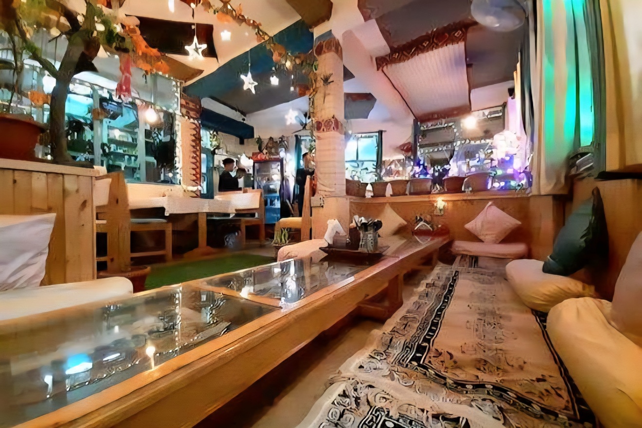 Organic restaurant Renaissance Manali - dining near GlampEco