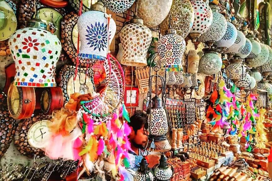 Souvenirs shopping Tirthan Valley – local market near GlampEco