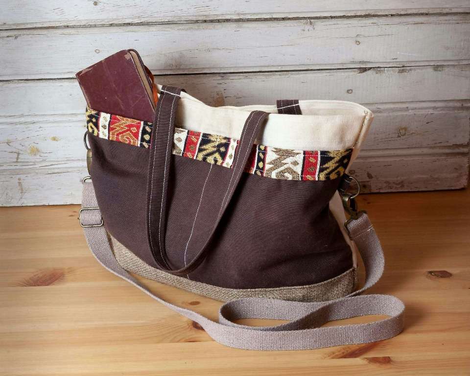 Sustainable souvenirs, bags and accessories – local shopping in Manali near GlampEco