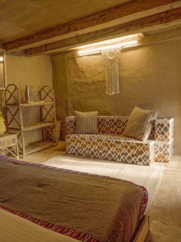 Cozy private mudhouse room at GlampEco Sethan, Manali