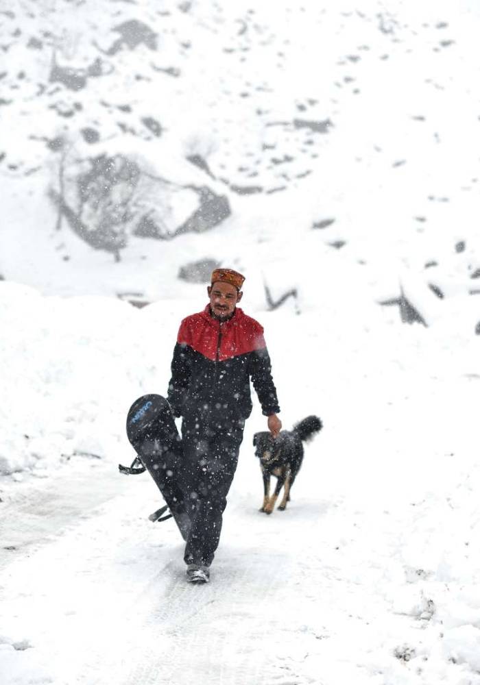 Snow activities in Sethan Village – GlampEco Manali supporting local community
